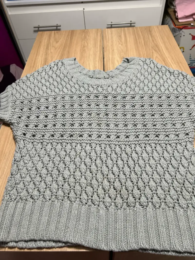 Suéter tejido gris para mujer