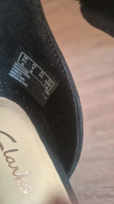 Zapatos de tacón alto negros elegantes clarks - miniatura 3