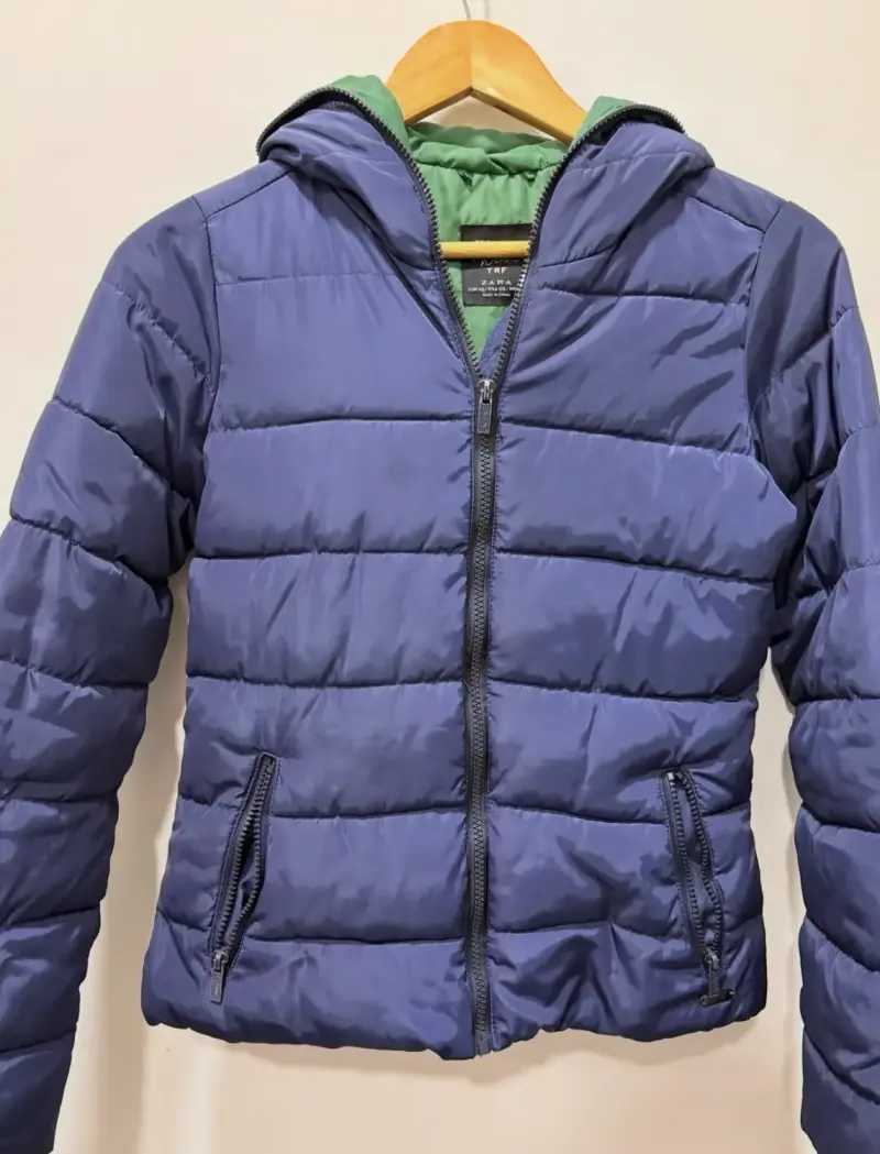 Chaqueta acolchada azul con capucha Zara - 2