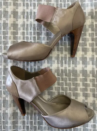 Zapatos de tacón abiertos color beige Vía Uno - miniatura 3