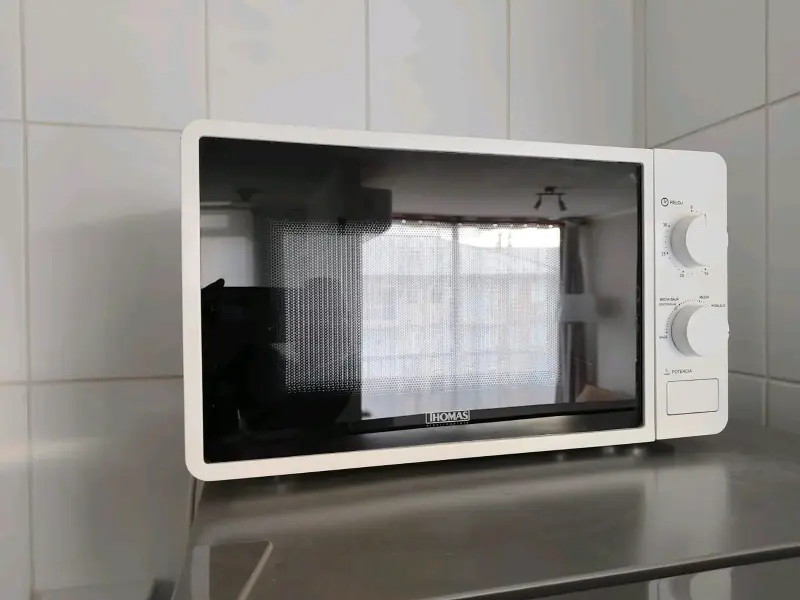 Microondas Thomas blanco con controles manuales