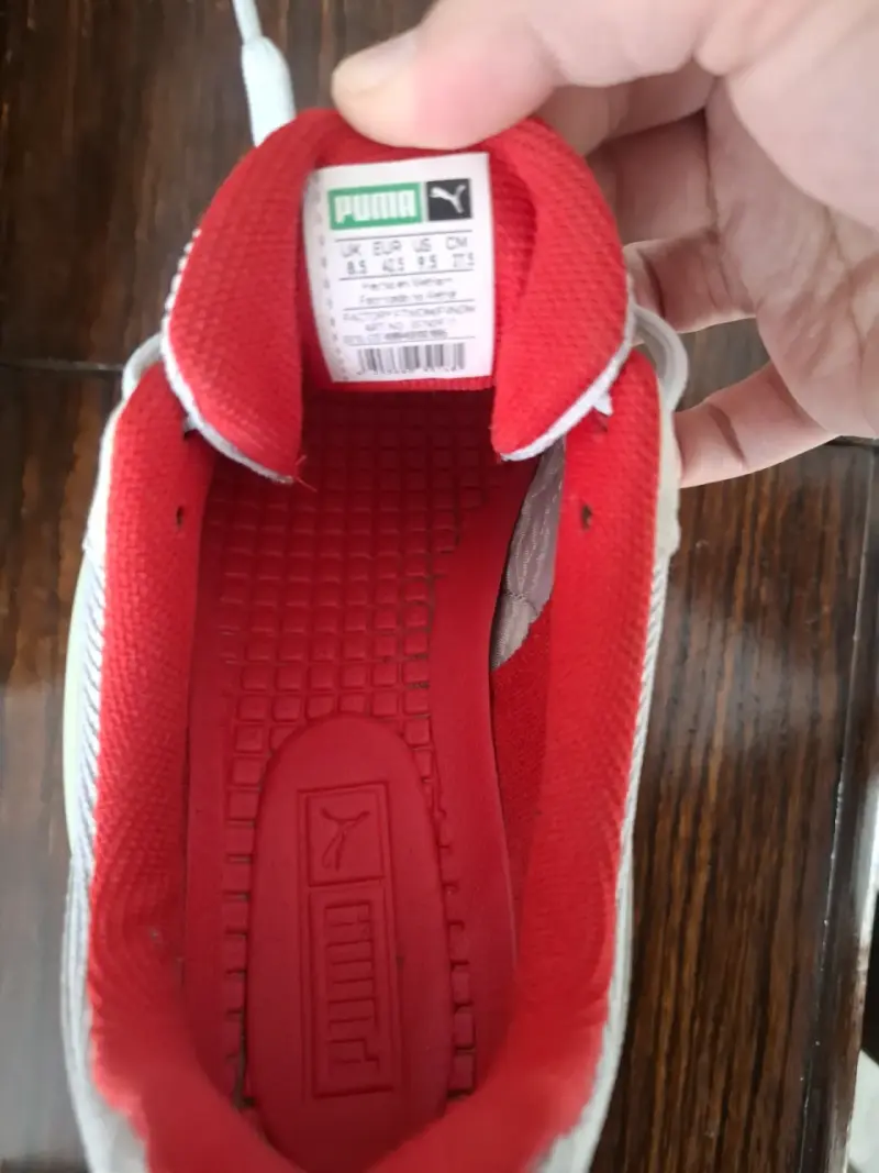 Zapatillas deportivas Puma grises con interior rojo - 4
