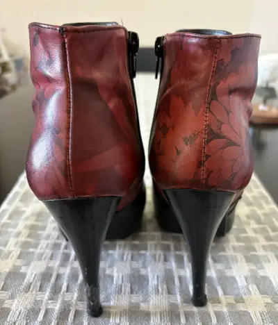 Botines de cuero negro y rojo con tacón alto - miniatura 3