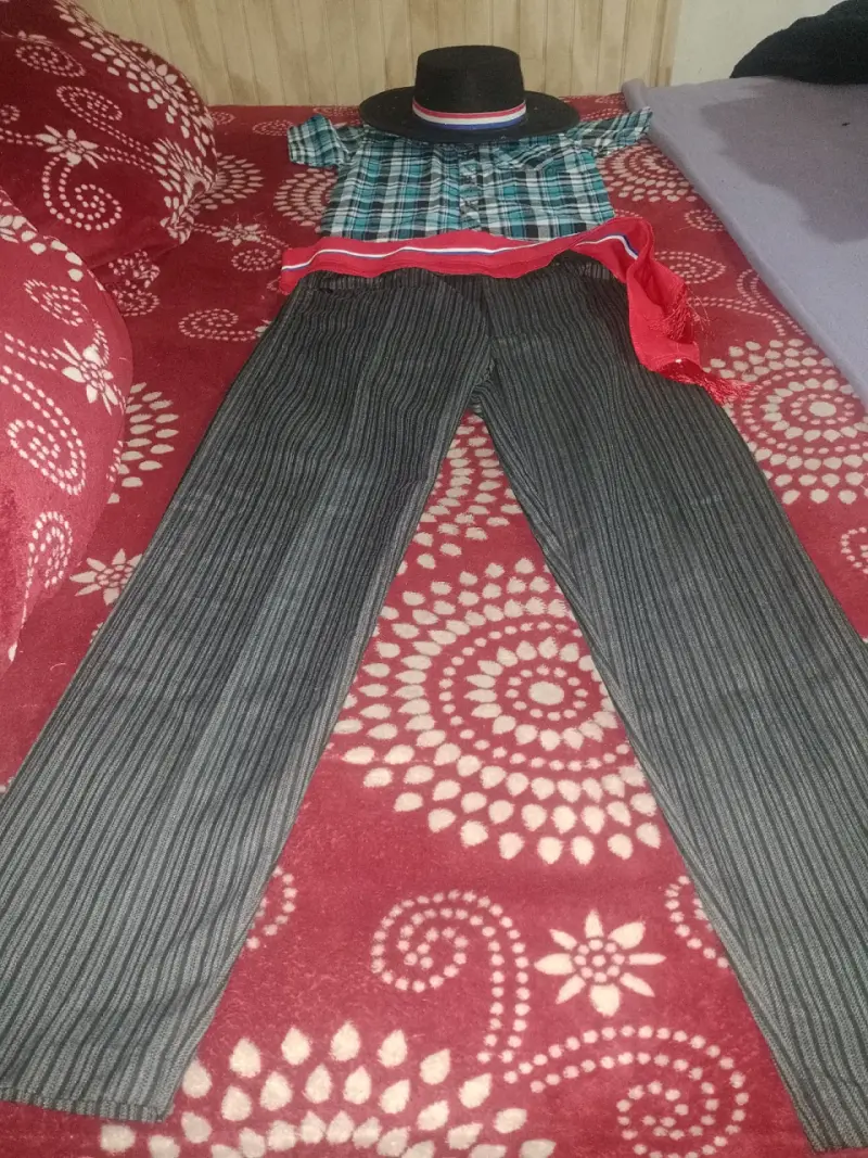 Traje de huaso chileno para niño con sombrero - 4