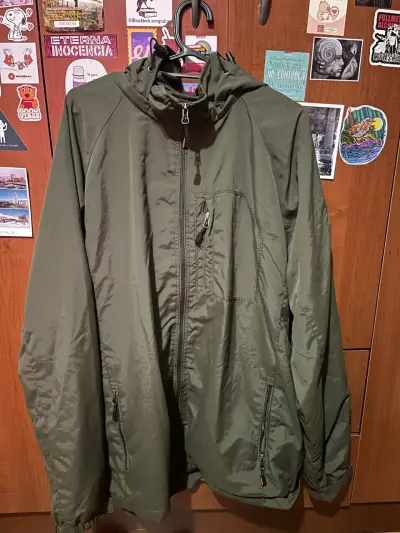Chaqueta verde para actividades al aire libre - miniatura 1
