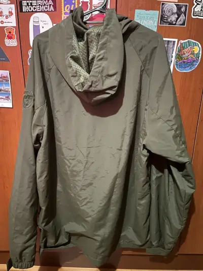 Chaqueta verde para actividades al aire libre - miniatura 3