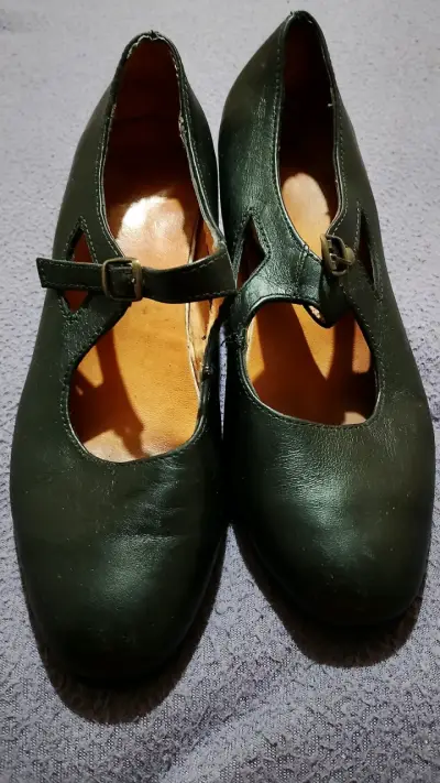 Zapatos de cuero negro con hebilla para mujer - miniatura 2