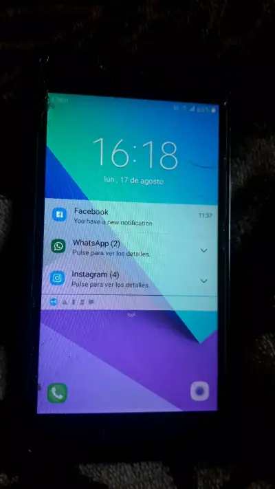 Smartphone Samsung Galaxy J3 en buen estado - miniatura 1