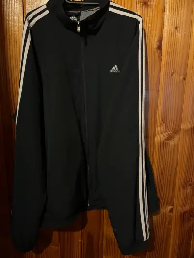 Chaqueta deportiva negra Adidas con franjas blancas - miniatura 2