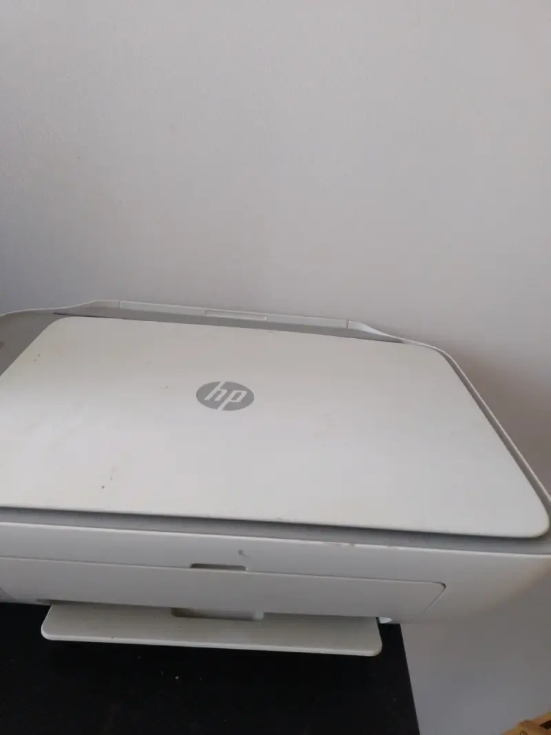 Impresora multifuncional HP DeskJet blanca