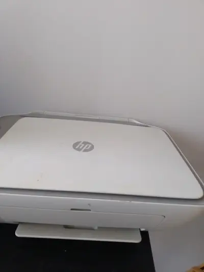 Impresora multifuncional HP DeskJet blanca - miniatura 1