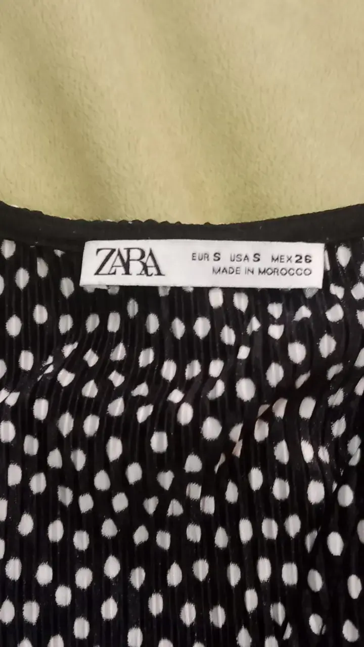Blusa de lunares Zara en buen estado - 2