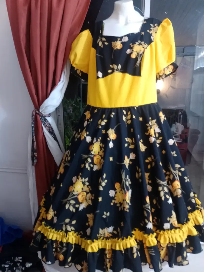 Vestido folclórico amarillo y negro floral - 5