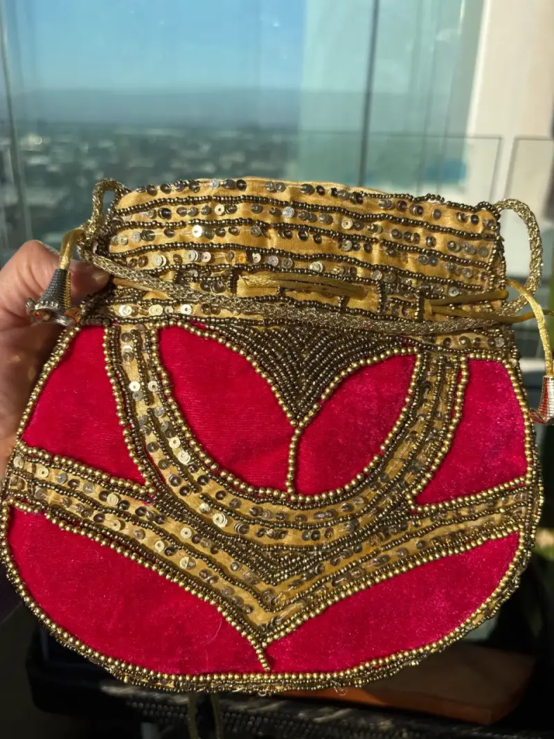 Bolso de mano bordado en rosado y dorado - 2