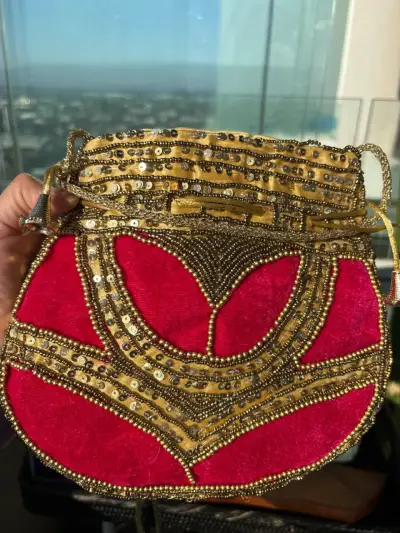 Bolso de mano bordado en rosado y dorado - miniatura 2
