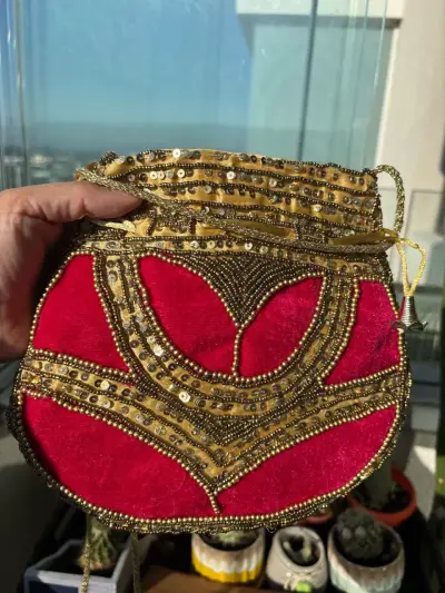 Bolso de mano bordado en rosado y dorado - miniatura 3
