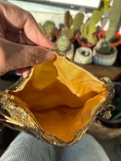 Bolso de mano bordado en rosado y dorado - miniatura 4
