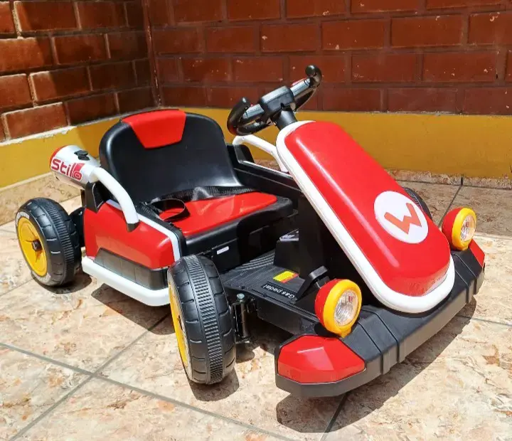 Kart eléctrico infantil rojo estilo Mario