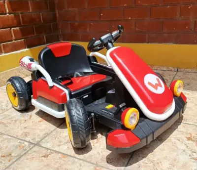 Kart eléctrico infantil rojo estilo Mario - miniatura 1