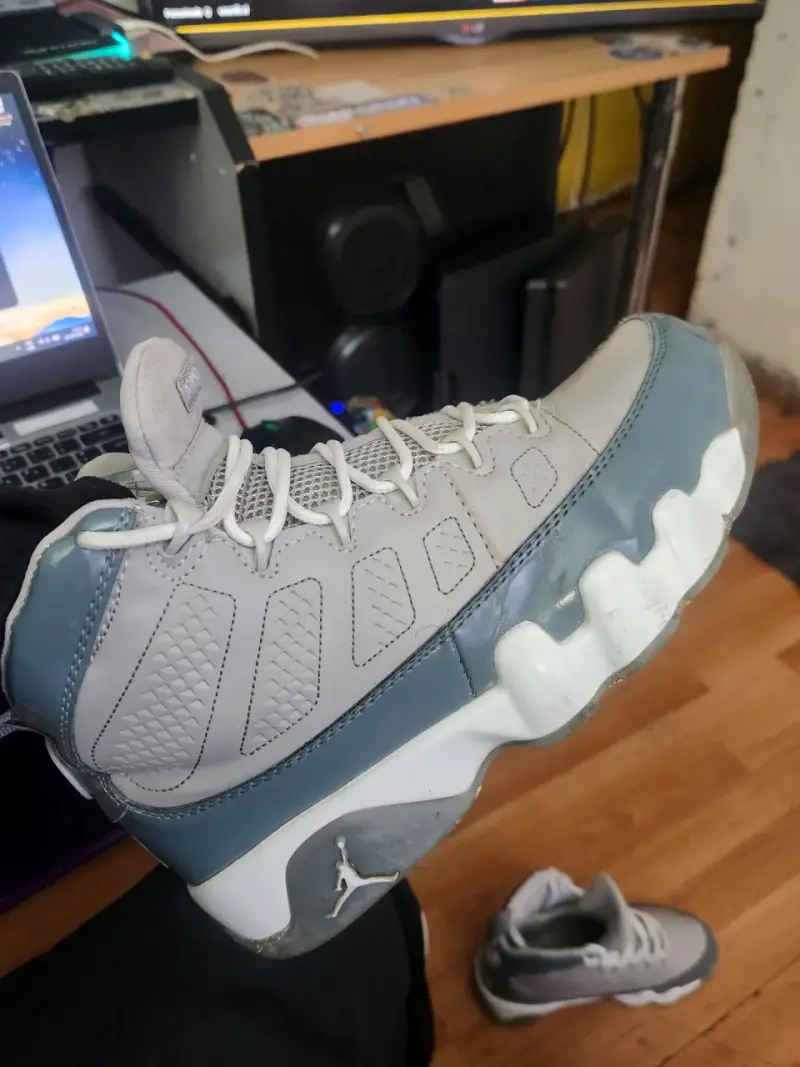 Zapatillas deportivas grises Jordan retro 9