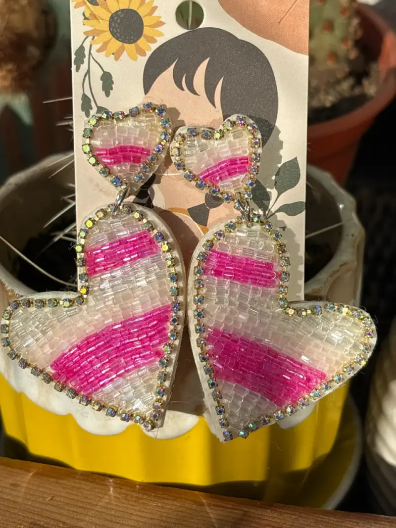 Aros colgantes de corazones con mostacillas - 2