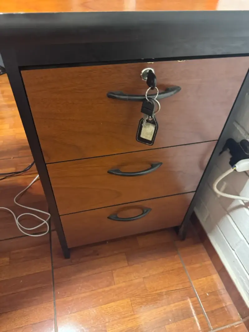 Escritorio de oficina en L con cajonera - 2