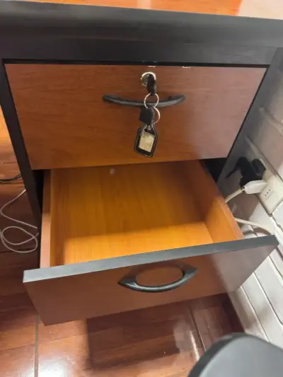 Escritorio de oficina en L con cajonera - miniatura 6