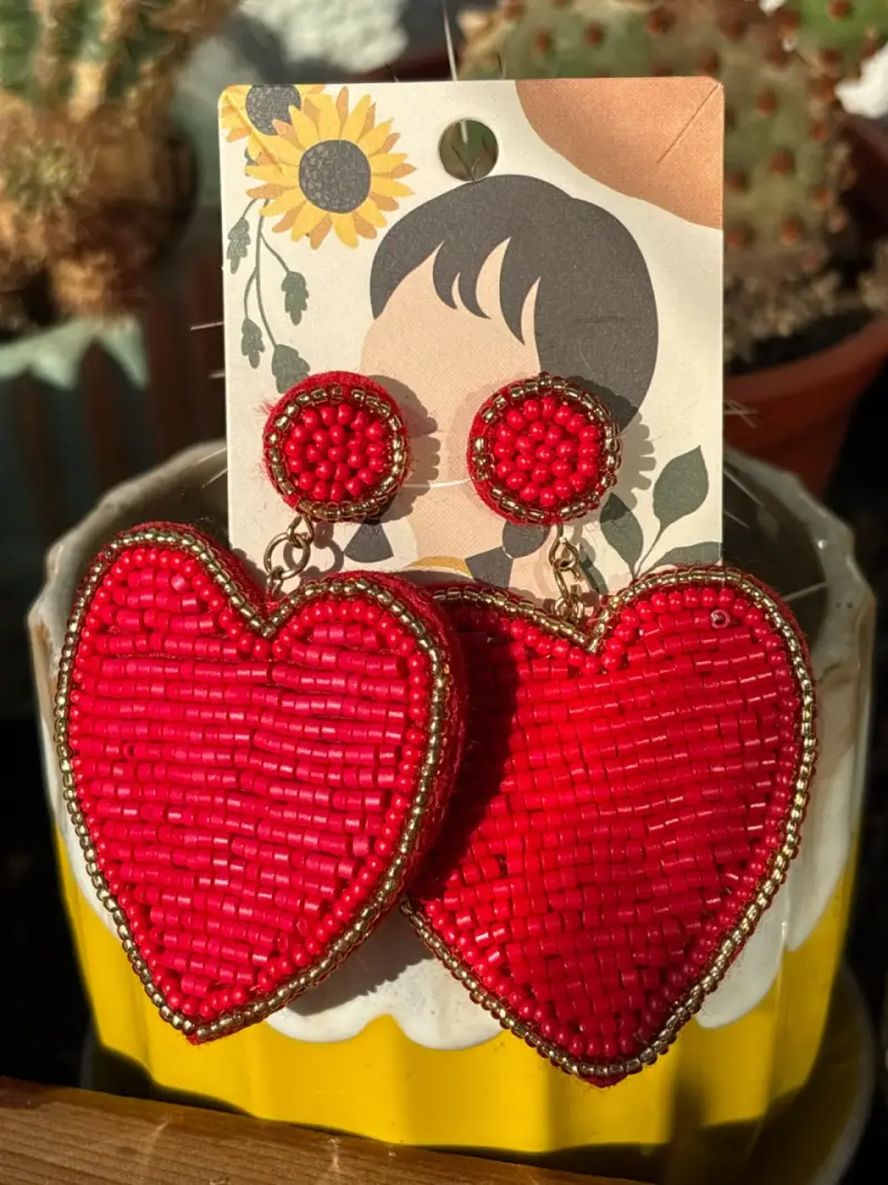 Aros colgantes de corazón rojo