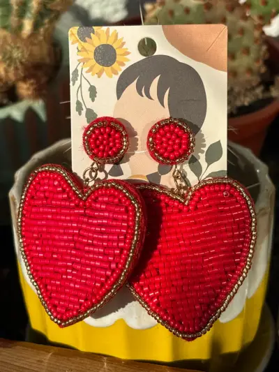 Aros colgantes de corazón rojo - miniatura 1