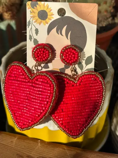Aros colgantes de corazón rojo - miniatura 3