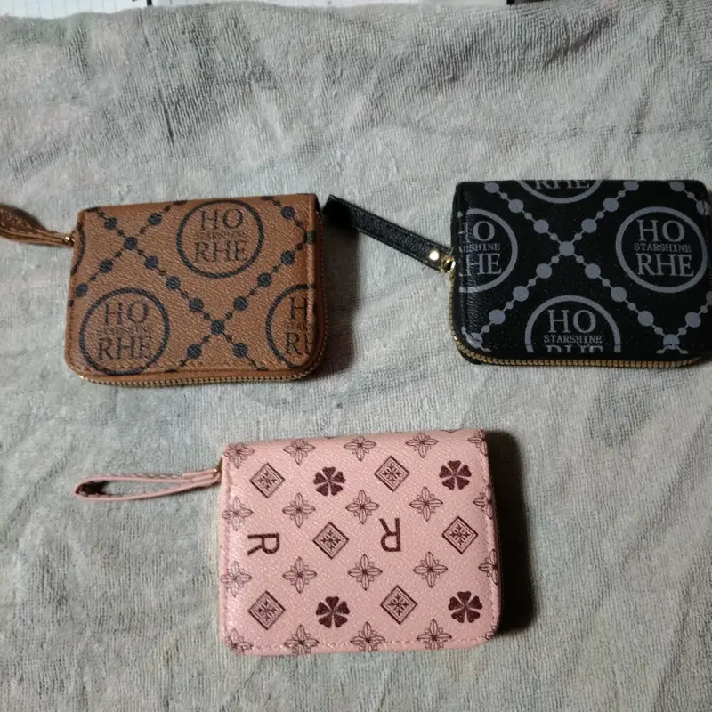 Set de monederos estampados de cuero sintético