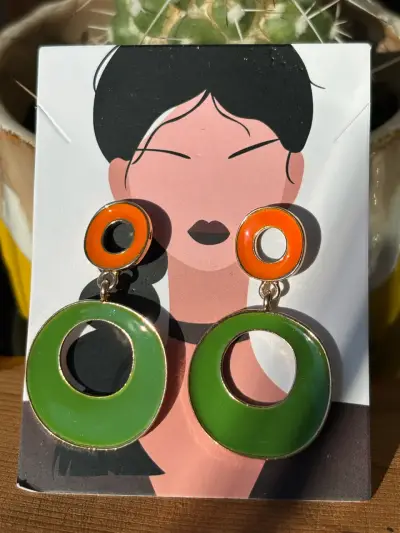 Aros colgantes de colores vibrantes - miniatura 2