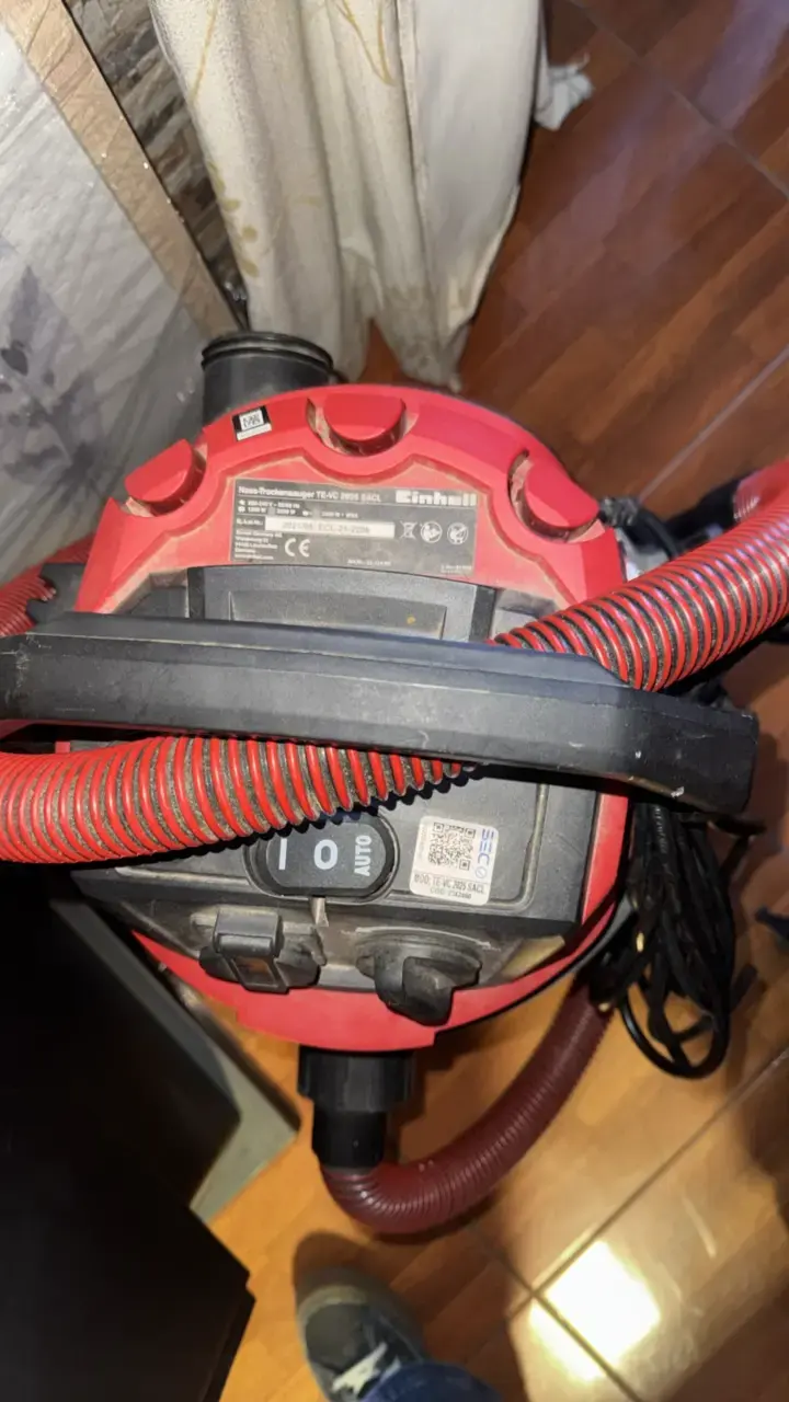 Aspiradora industrial Einhell roja con ruedas - 3