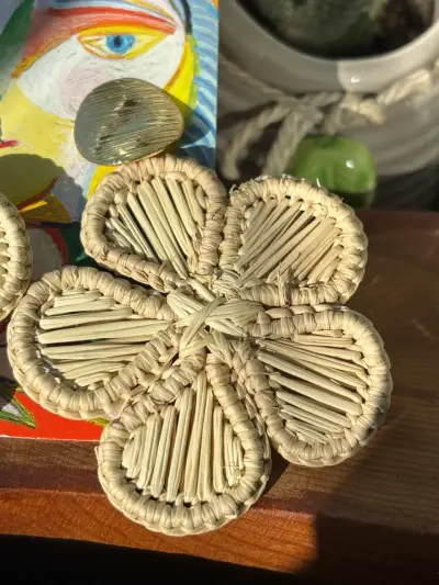 Aros de rafia en forma de flor colombianos - miniatura 2