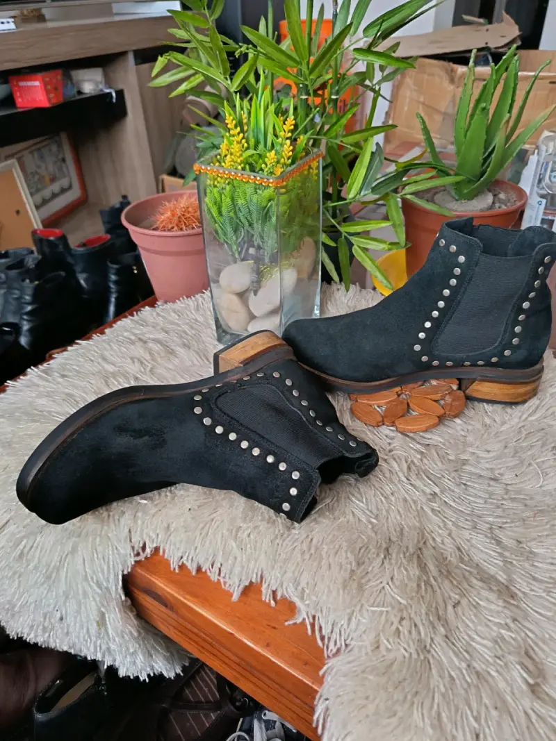 Botines de cuero negro Romano tachas para mujer - 4