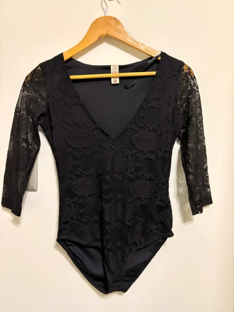 Body de encaje negro con mangas 3/4 - 1