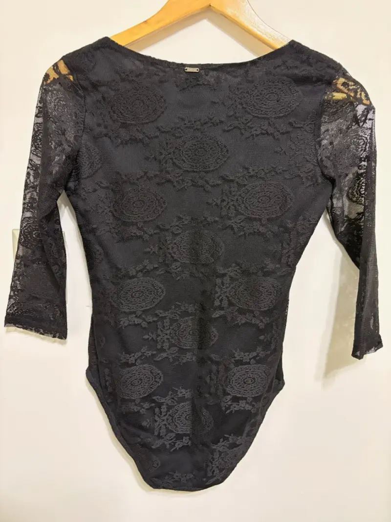 Body de encaje negro con mangas 3/4 - 2