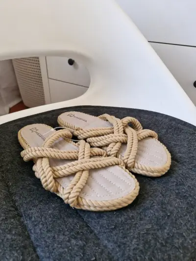 Sandalias de cuerda beige para mujer - miniatura 1