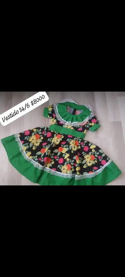 Vestido de niña con flores y encaje - miniatura 1