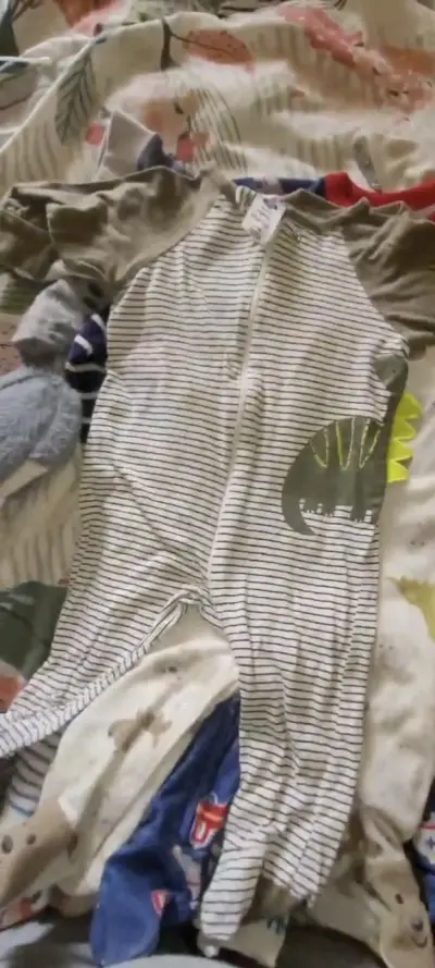 Conjunto de pijamas para bebé con diseños variados - miniatura 3