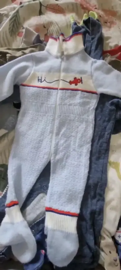 Conjunto de pijamas para bebé con diseños variados - miniatura 5