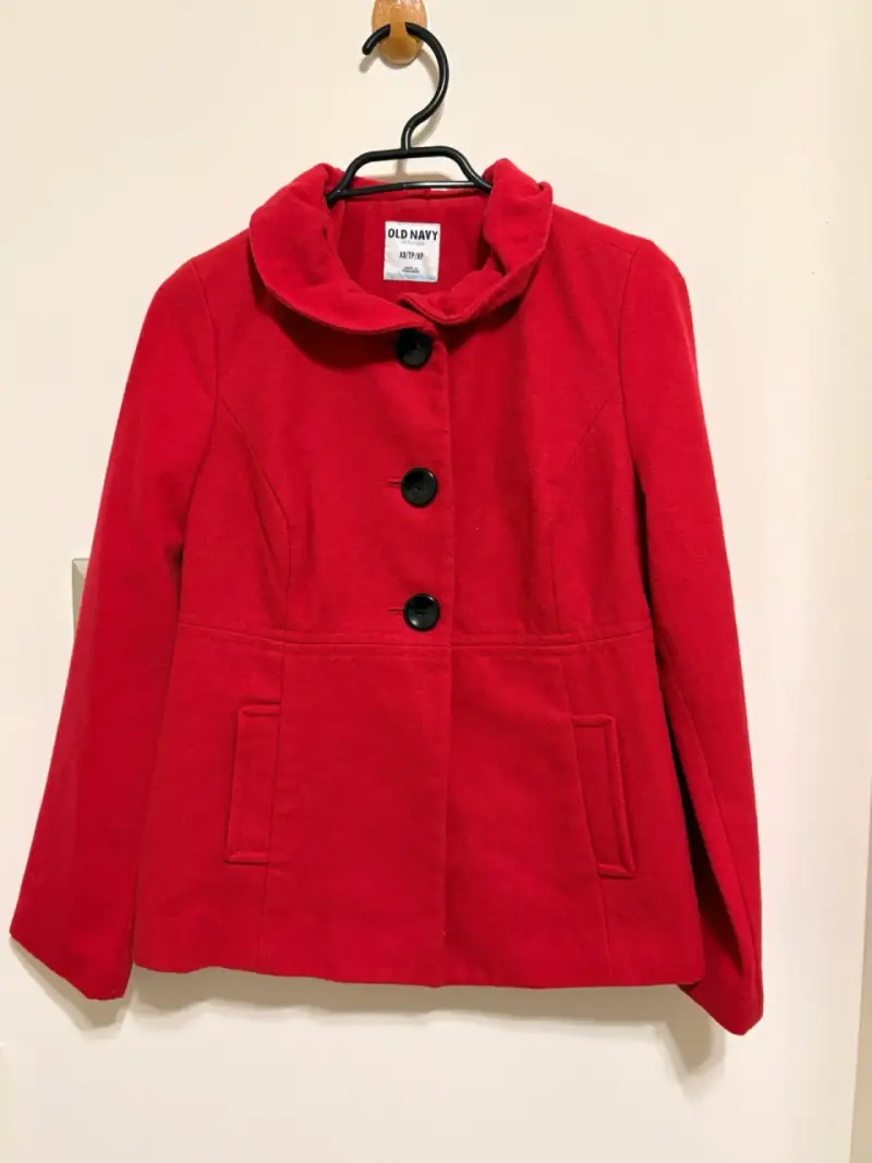 Abrigo rojo para mujer Old Navy con botones - 1
