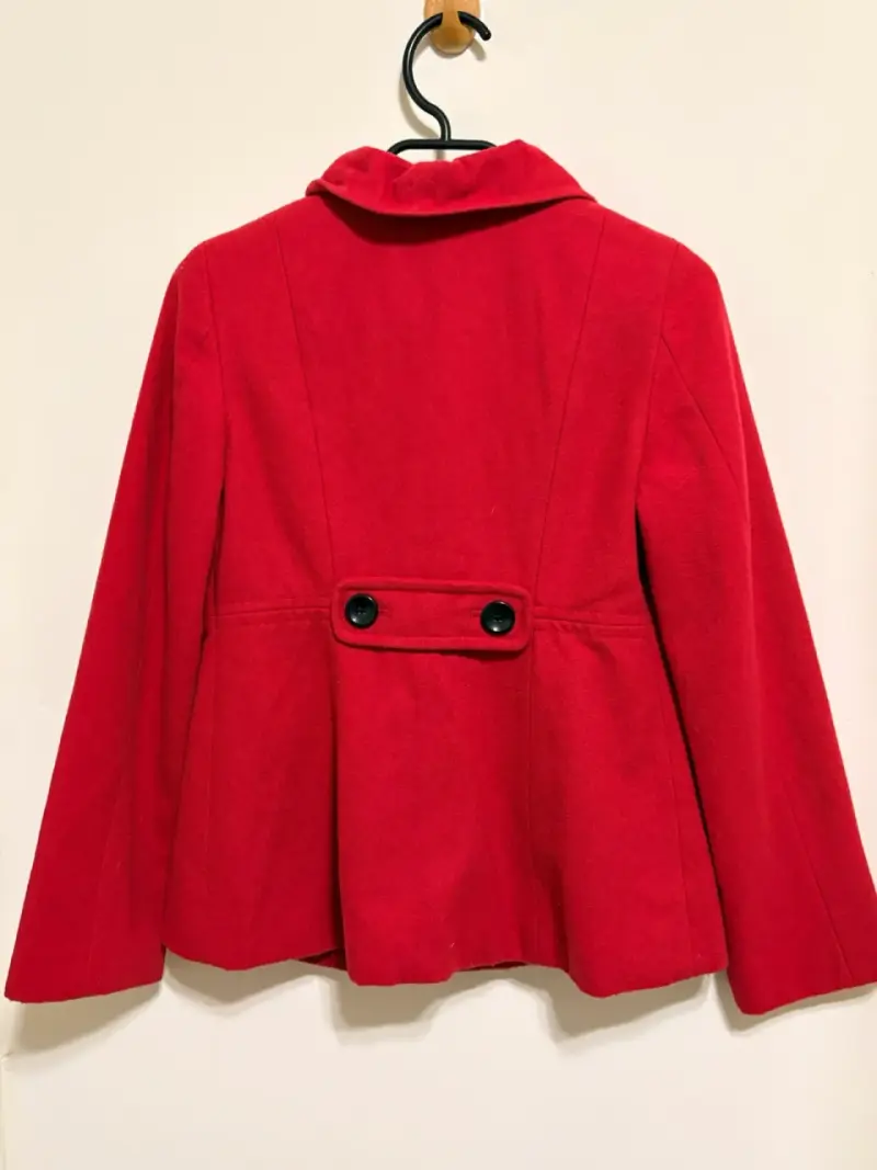 Abrigo rojo para mujer Old Navy con botones - 2