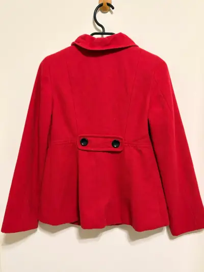 Abrigo rojo para mujer Old Navy con botones - miniatura 2