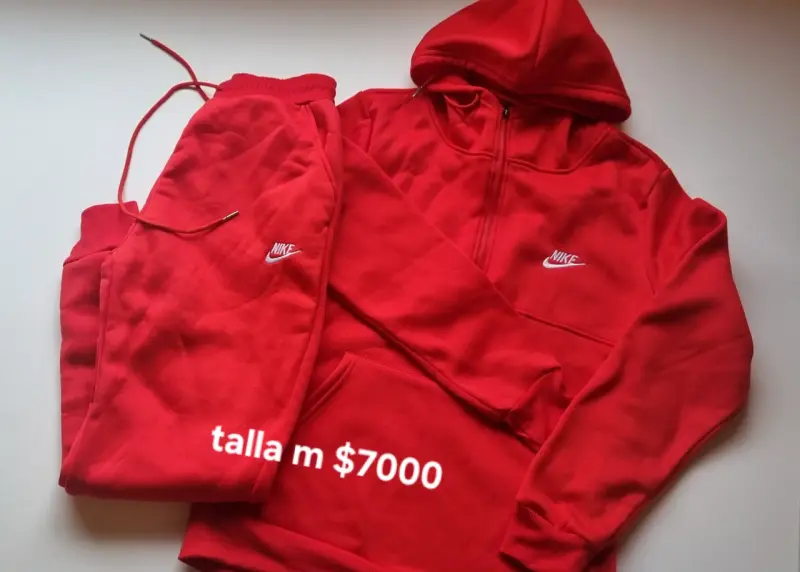 Conjunto deportivo rojo talla M