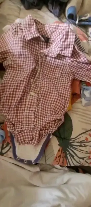 Lote de bodies de bebé con diseños variados - 2