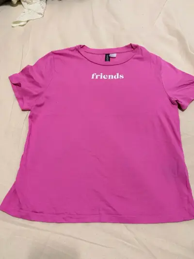 Polera rosa con estampado 'Friends' - miniatura 1