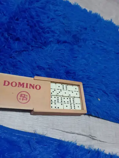 Juego de dominó en caja de madera - miniatura 2