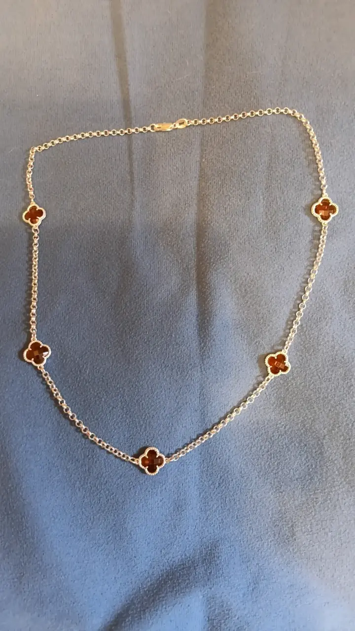 Collar de cadena con dijes de trébol - 1