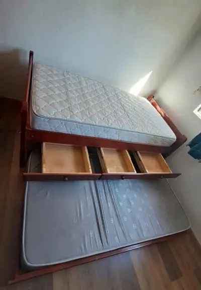Cama nido con colchones y cajones de madera - miniatura 1